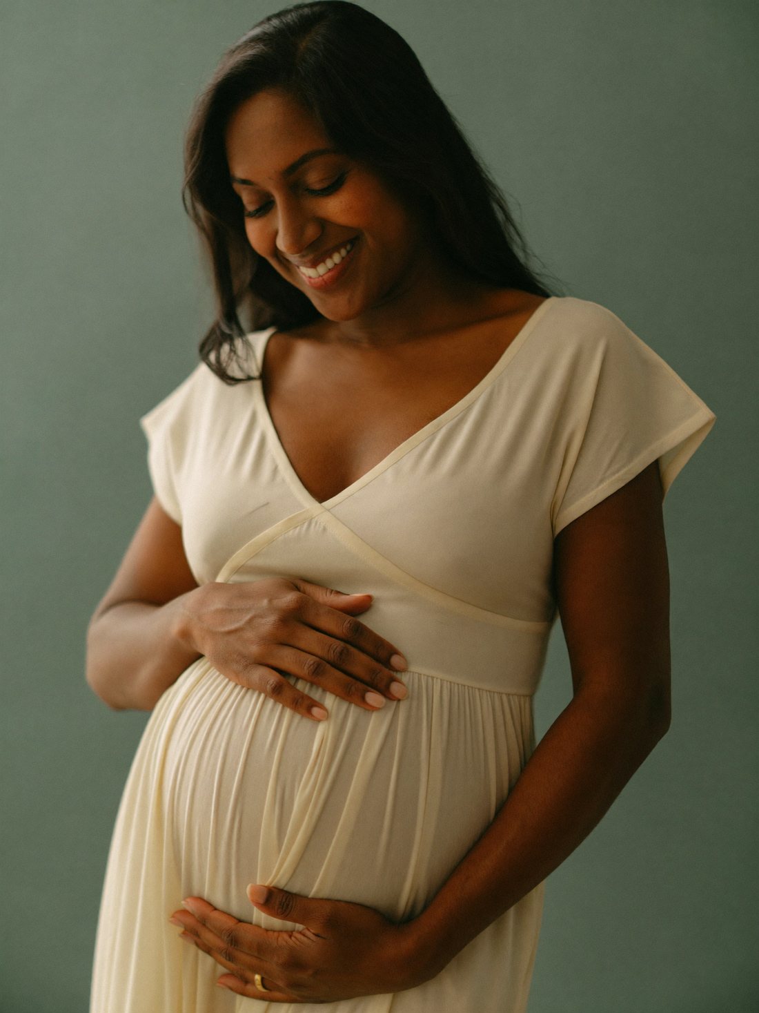 Expectant mother receiving antenatal care at Aventurine Aesthetics, a women’s health clinic in Bangalore